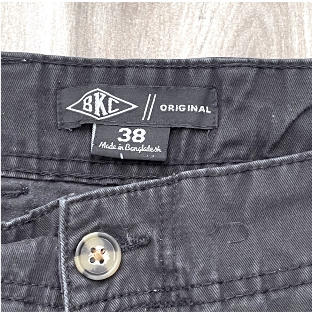 Black and Green Cargo Shorts with Relaxed Fit - Picture 10 of 10